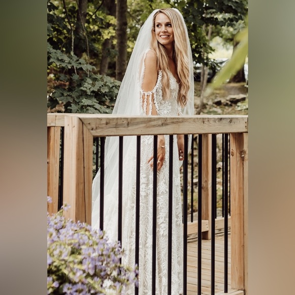 Grace Loves Lace Wedding Dress and Veil - Picture 5 of 10